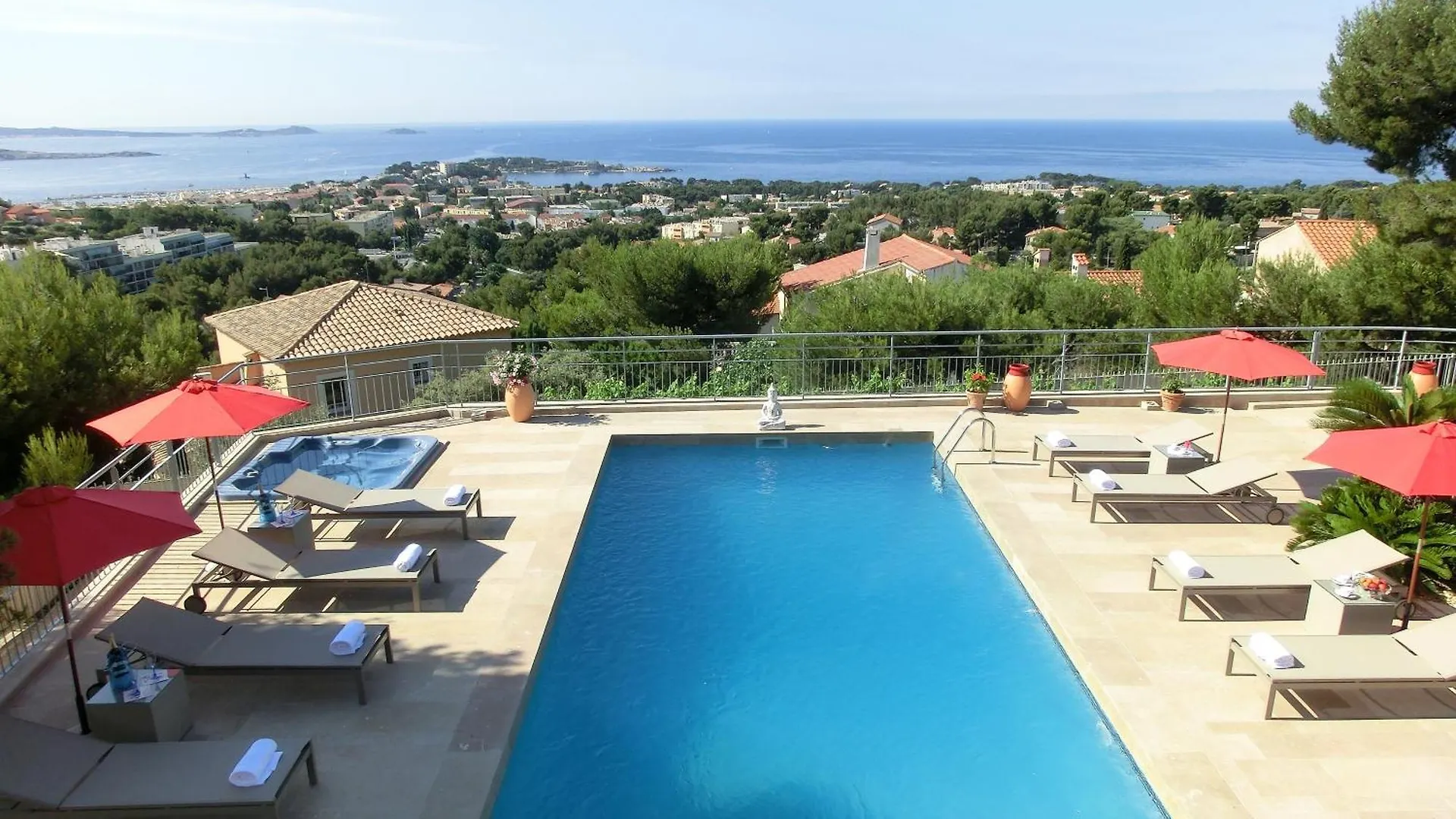 Villa Azur Golf Bandol 5*,  France
